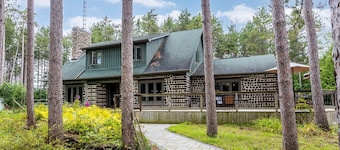 The Pines Woodland Retreat with Pool and Outdoor Pavilion