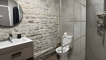 Bruser, gratis toiletartikler, hårtørrer