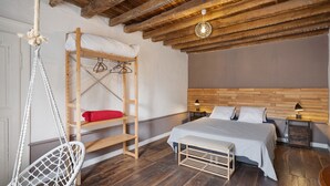 4 bedrooms, iron/ironing board, bed sheets - Country House “Gîte De Scène” with Private Terrace (Chamesson)