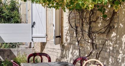 Country House “Gîte De Scène” with Private Terrace