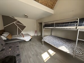 4 bedrooms, iron/ironing board, bed sheets