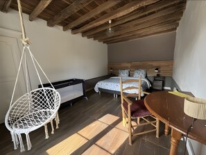 4 Schlafzimmer, Bügeleisen/Bügelbrett, Bettwäsche