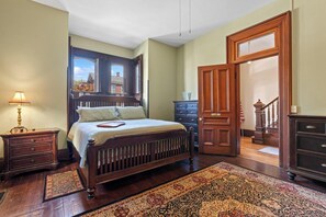 5 bedrooms, iron/ironing board, free WiFi, bed sheets