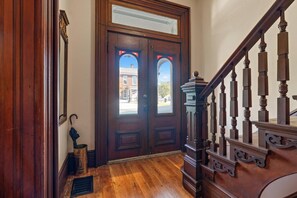 Interior - Spacious 5-bedroom, 2 bath historical house, just 8 minutes from WEC. (Wilmington)