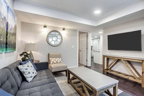 Smart TV, fireplace - The Nook – Stylish Basement Stay - Waffles too! (Orem)