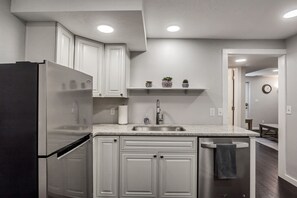 Frigorífic, microones, forn i placa de cuina 