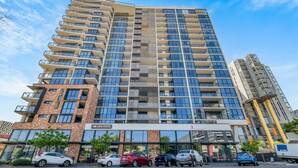 Exterior - Luxe on Franklin | Car Park, Lap Pool, Sauna, BBQ (Adelaide)