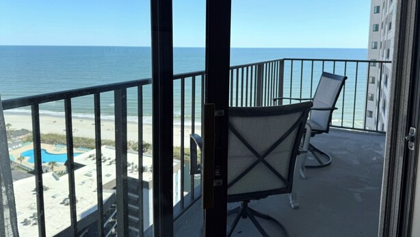 A balcony with a view of the ocean and a pool. - Myrtle Beach Resort RT1717 (Myrtle Beach)