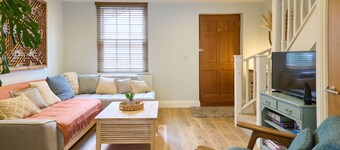 Host & Stay | Aurora