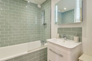 Shower, hair dryer, towels, shampoo