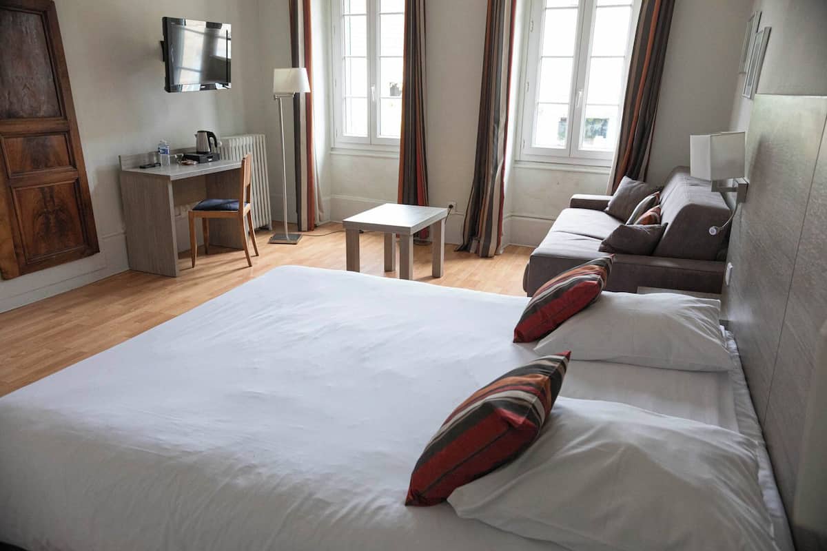 Habitación cuádruple superior, vista a la ciudad | Wifi gratis