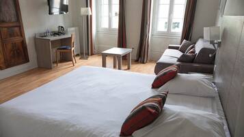 Superior Quadruple Room, City View | Free WiFi