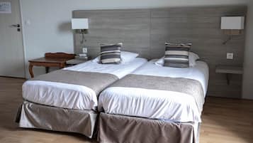Chambre Quadruple Supérieure, salle de bains privée, vue ville