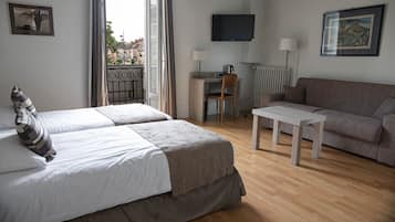 Superior Quadruple Room, Private Bathroom, City View