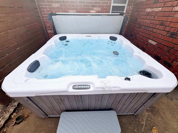 Tina de hidromasaje al aire libre