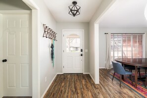 Interior - Edmond Home: Hot Tub & 2 Kings by OC (Edmond)