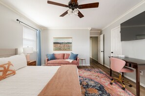 3 habitaciones, escritorio, tabla de planchar con plancha y wifi 