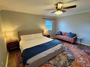 3 室のベッドルーム、デスク、アイロン / アイロン台、WiFi