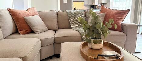 TV, livros, escritórios