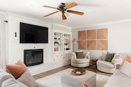 Edmond Home: Hot Tub & 2 Kings by OC