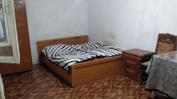 Caja de seguridad en la habitación y escritorio