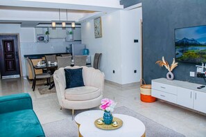 Appartement Classique, balcon, vue ville | Coin séjour