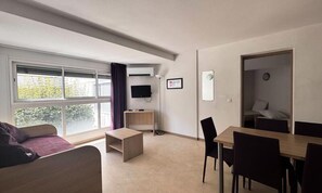 Living area - Apartment in Vernet-les-bains With Pool (Vernet-les-Bains)