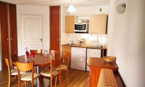 Apt Ndeg28 - 1st Floor - Bagna\"res Building