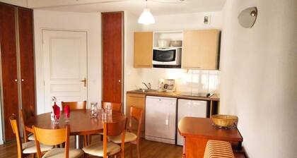 Apt Ndeg28 - 1st Floor - Bagna\"res Building