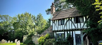 Detached first floor central Hartfield studio. A stone's throw from Pooh Corner!