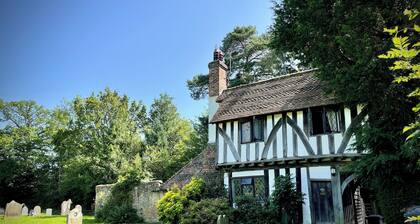 Detached first floor central Hartfield studio. A stone's throw from Pooh Corner!