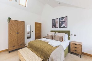 1 bedroom, iron/ironing board, internet, bed sheets