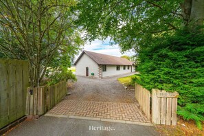Exterior - Hillview, Self-Catering Holiday Home, Muir of Ord (Highland Council)