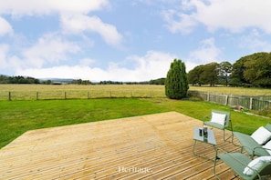 Terrace/patio - Hillview, Self-Catering Holiday Home, Muir of Ord (Highland Council)