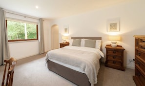 Iron/ironing board, WiFi, bed sheets - Hillview, Self-Catering Holiday Home, Muir of Ord (Highland Council)