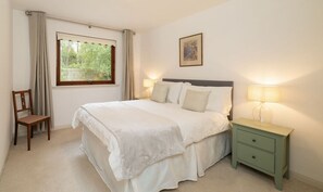 4 bedrooms, iron/ironing board, WiFi, bed sheets - Hillview, Self-Catering Holiday Home, Muir of Ord (Highland Council)