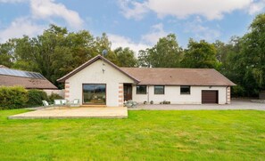 Exterior - Hillview, Self-Catering Holiday Home, Muir of Ord (Highland Council)