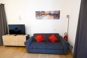 Double Room, Kitchenette | Living area