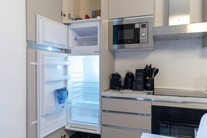 Double Room, Kitchenette | Private kitchen - [Modern] 2BR/2BA • Metro Access • 12min Duomo (Milan)