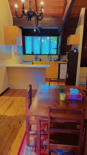 Villa, 2 Bedrooms, Balcony, Garden View | Dining room