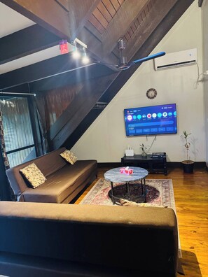 Living area - Mirz Accomodation FJ (Pacific Harbour)