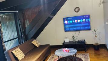 Villa, 2 Schlafzimmer, Balkon, Gartenblick | Wohnzimmer