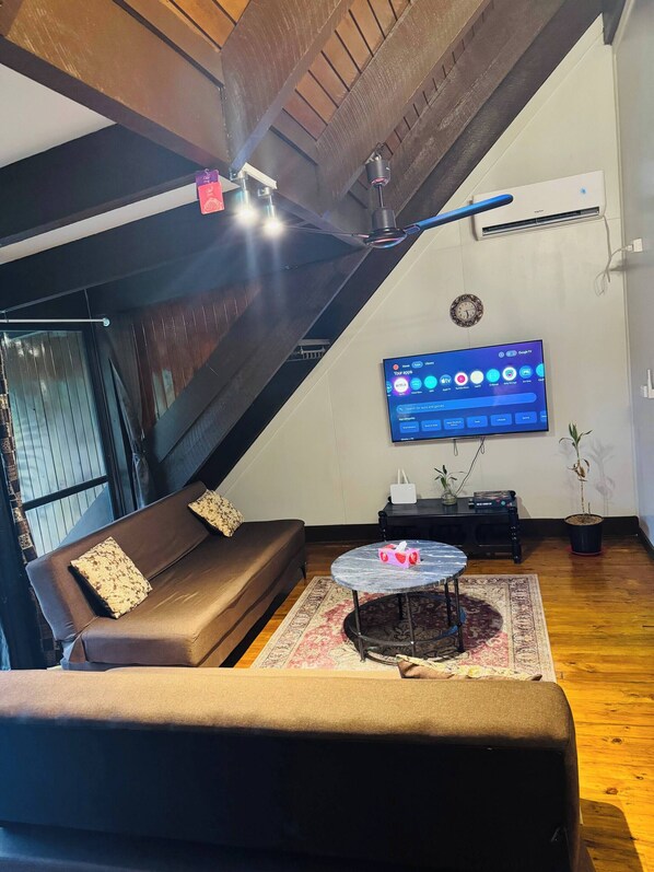 Villa, 2 Bedrooms, Balcony, Garden View | Living room