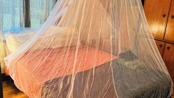 Huvila, 2 makuuhuonetta, parveke, näköala puutarhaan | 2 makuuhuonetta