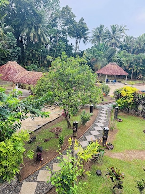 Huvila, 2 makuuhuonetta, parveke, näköala puutarhaan | Ulkoalueet