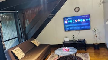 Villa, 2 Bedrooms, Balcony, Garden View | Living room