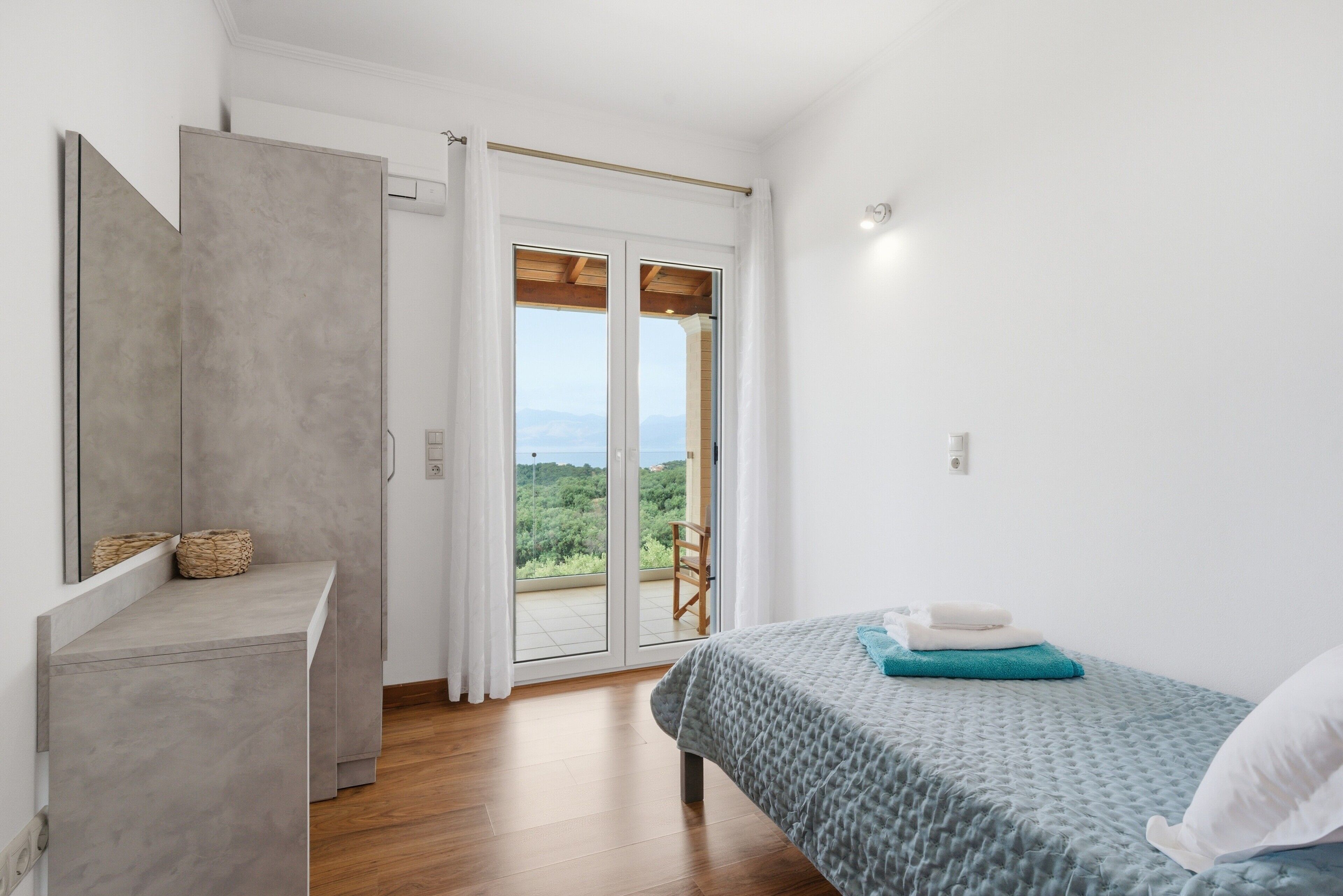4 dormitorios, tabla de planchar con plancha, wifi y ropa de cama