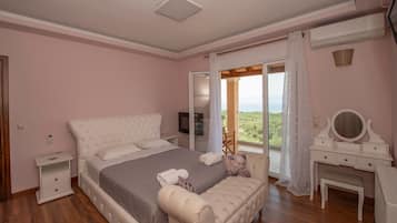 4 chambres, fer et planche à repasser, Wi-Fi, draps fournis