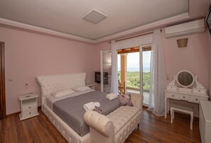 4 chambres, fer et planche Ă repasser, Wi-Fi, draps fournis