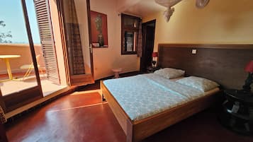 Desk, laptop workspace, free WiFi